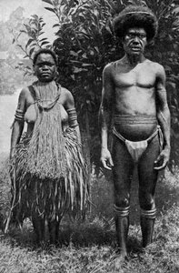 Deuil pour les morts montré par des colliers de chanvre, Nouvelle-Guinée, 1922