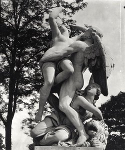 Saturne enlevant Cybèle, allégorie de la Terre, photographié dans le Jardin des Tuileries, Paris, par Adolphe Giraudon (1849-1929) - Thomas Regnaudin