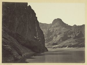 Black Cañon, fleuve Colorado, vue en contrebas près du camp 7. Explorations au Nevada et en Arizona, expédition de 1871. Lieut. Geo. M. Wheeler, Com