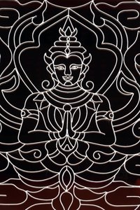 Temple bouddhiste Wat Ong Teu. Une déesse décore une fenêtre