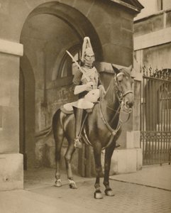 Une statue vivante à Whitehall : La sentinelle des Lifeguards, vers 1935
