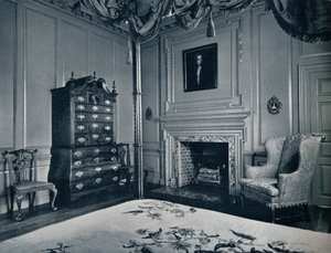 Une commode de Nouvelle-Angleterre avec base Bombe dans l