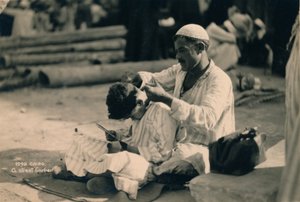 Un barbier de rue, Le Caire, Égypte, 1936