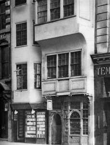 Une librairie et un bureau de tabac dans le Strand, Londres, 1926-1927