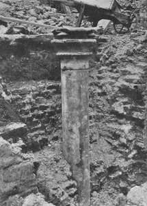 Une colonne de la salle du prieuré de Blackfriars, Londres, 1906