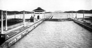 Une écluse sur le canal de Panama, Panama - Unbekannt