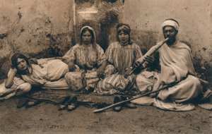 Photographie représentant des personnes arabes traditionnelles, vers 1909 - Unbekannt