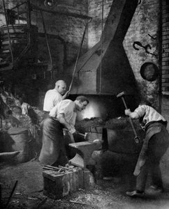 Une forge, St Johns Gate, Clerkenwell, Londres, 1926-1927