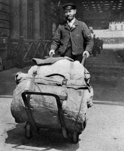 Un porteur de train, Londres, 1926-1927