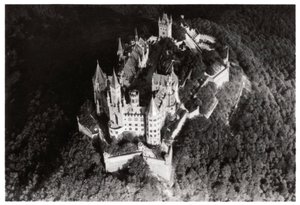 Vue aérienne du château de Hohenzollern, Bade-Wurtemberg, Allemagne, depuis un Zeppelin, c1931 1933 - Unbekannt
