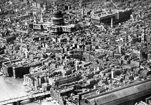 Vue aérienne de Londres, montrant la cathédrale Saint-Paul, 1926