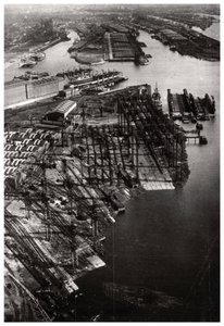 Vue aérienne du chantier naval Bremer Vulkan, Brême, Allemagne, depuis un Zeppelin, vers 1931-1933