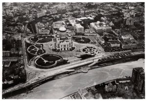 Vue aérienne de la cathédrale du Christ-Sauveur, Moscou, URSS, depuis un Zeppelin, 1930-1933 - Unbekannt