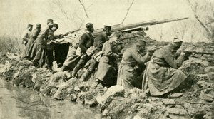Après les pluies : Infanterie serbe... pendant les inondations, Première Guerre mondiale, c1915, c1920