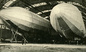 Dirigeables dans un hangar, Première Guerre mondiale - Unbekannt