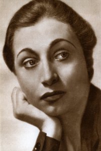 Aline MacMahon, actrice américaine, 1933