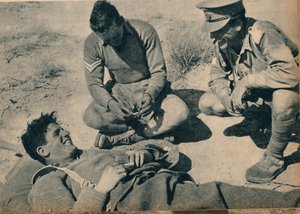 Ambulanciers avec un tireur antichar blessé, vers 1942-1944 - Unbekannt