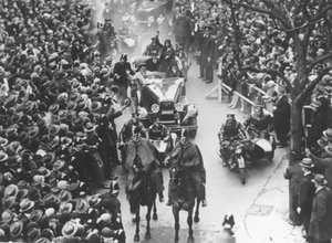 Amy Johnson conduite à travers des rues bondées, Melbourne - Unbekannt