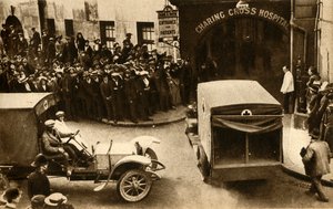 Une ambulance entrant à l