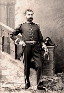 Un officier en uniforme complet, début du 20e siècle