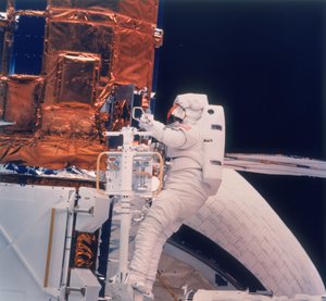 Astronaute en mission Shuttle 41-C, 1984