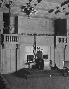 Balcon et estrade dans la salle de la Loge du Temple Maçonnique, Birmingham, Alabama, 1924