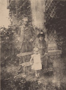 Berthe Morisot, son mari Eugène Manet et leur fille, Julie