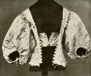 Corsage de satin blanc fendu et piqué, vers 1620-1640, 1937