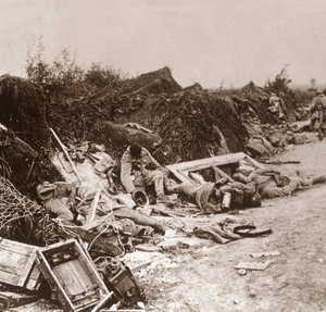 Corps après la prise de Courcelles, nord de la France, juin 1918