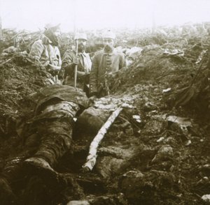 Corps et prisonniers, Les Éparges, nord de la France, 1915