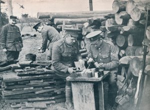 Ingénieurs britanniques avec la force expéditionnaire fabriquant des grenades à main à partir de boîtes de tabac, vers 1914 - Unbekannt