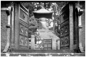 Porte en bronze et tombeau, parc de Shiba, Tokyo, Japon, 1904 - Unbekannt
