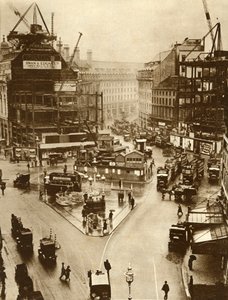 Travaux de construction à Piccadilly Circus à Londres, 1926, 1935