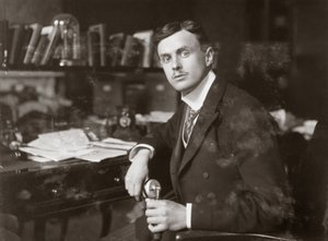 C S Rolls assis à son bureau, vers 1902 - Unbekannt