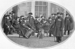 Pensionnaires de Chelsea avec des cruches noires, Londres, vers 1901 - Unbekannt