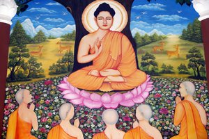 Temple bouddhiste Chua Tu Quang. Bouddha Shakyamuni prêchant le sermon - la roue de la loi - à ses cinq disciples. Vung Tau, Vietnam
