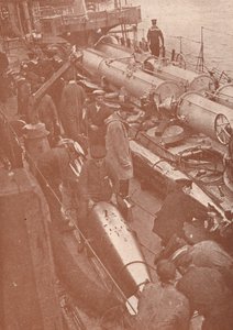 Nettoyage et ajustement des torpilles, vers 1917-1919
