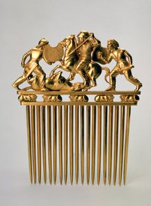 Peigne avec une scène de combat