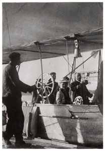 Le comte Zeppelin avec sa fille dans la gondole du Zeppelin LZ3, Allemagne, vers 1906-1908, 1933 - Unbekannt