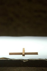 Croix sur un autel. Communauté de Taizé, Taizé, France - Unbekannt