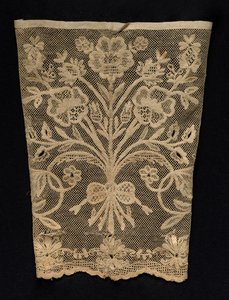 Poignet avec vignes florales, 19e siècle - Unbekannt