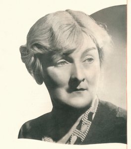 Rappel de rideau pour Sybil Thorndike Un cocktail dans lequel Booths joue un rôle principal reçoit un enth
