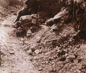 Corps morts, Beauséjour, nord de la France, vers 1914-1918