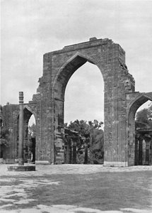 Delhi. Porte de la mosquée Kutub, vers 1910