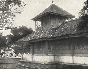 Dewale s. Tafel 58 près du Dagoba de la Dent Sacrée à Kandy, 1926 - Unbekannt