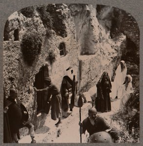 Disciples, avec les femmes, tôt au sépulcre du Christ