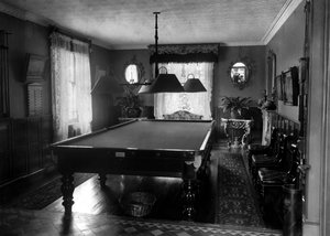 Salle édouardienne avec table de billard, 1909