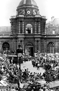 Évacuation des blessés allemands après la reddition du Sénat, libération de Paris, août 1944