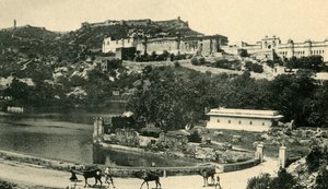 Fort et Palais, Amber
