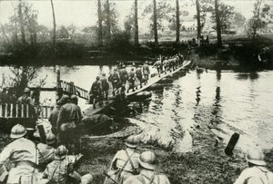 Troupes françaises traversant une rivière, 1919 - Unbekannt